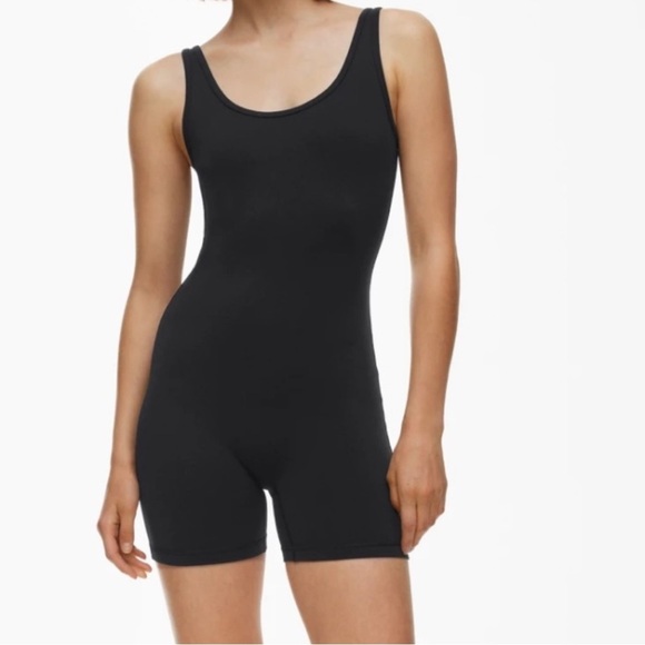 TnAction color black TnaLIFE™ Shake-It 5" Romper NWOT XS - Picture 2 of 9